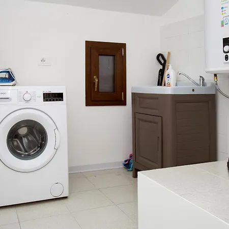 Plaza Apartment *